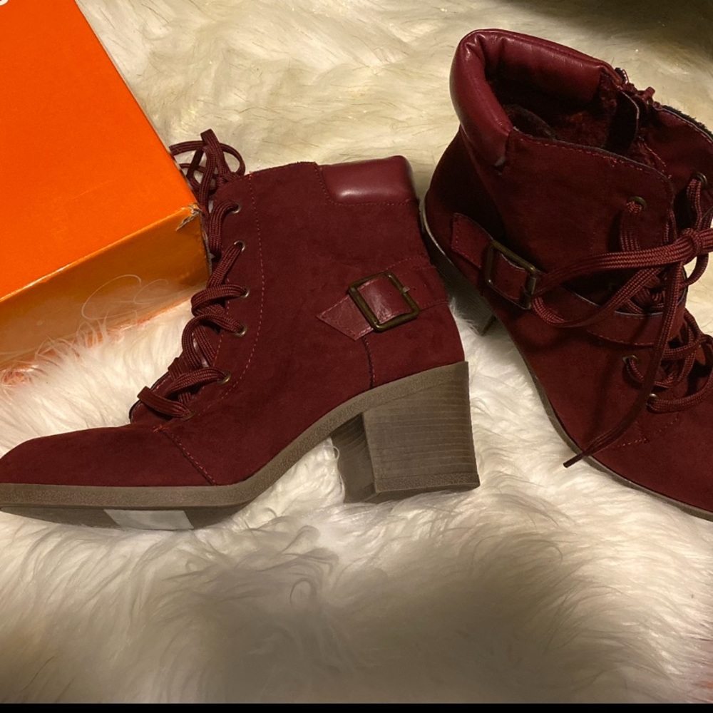 Woman’s Round toe Lace up low heels ankle booties